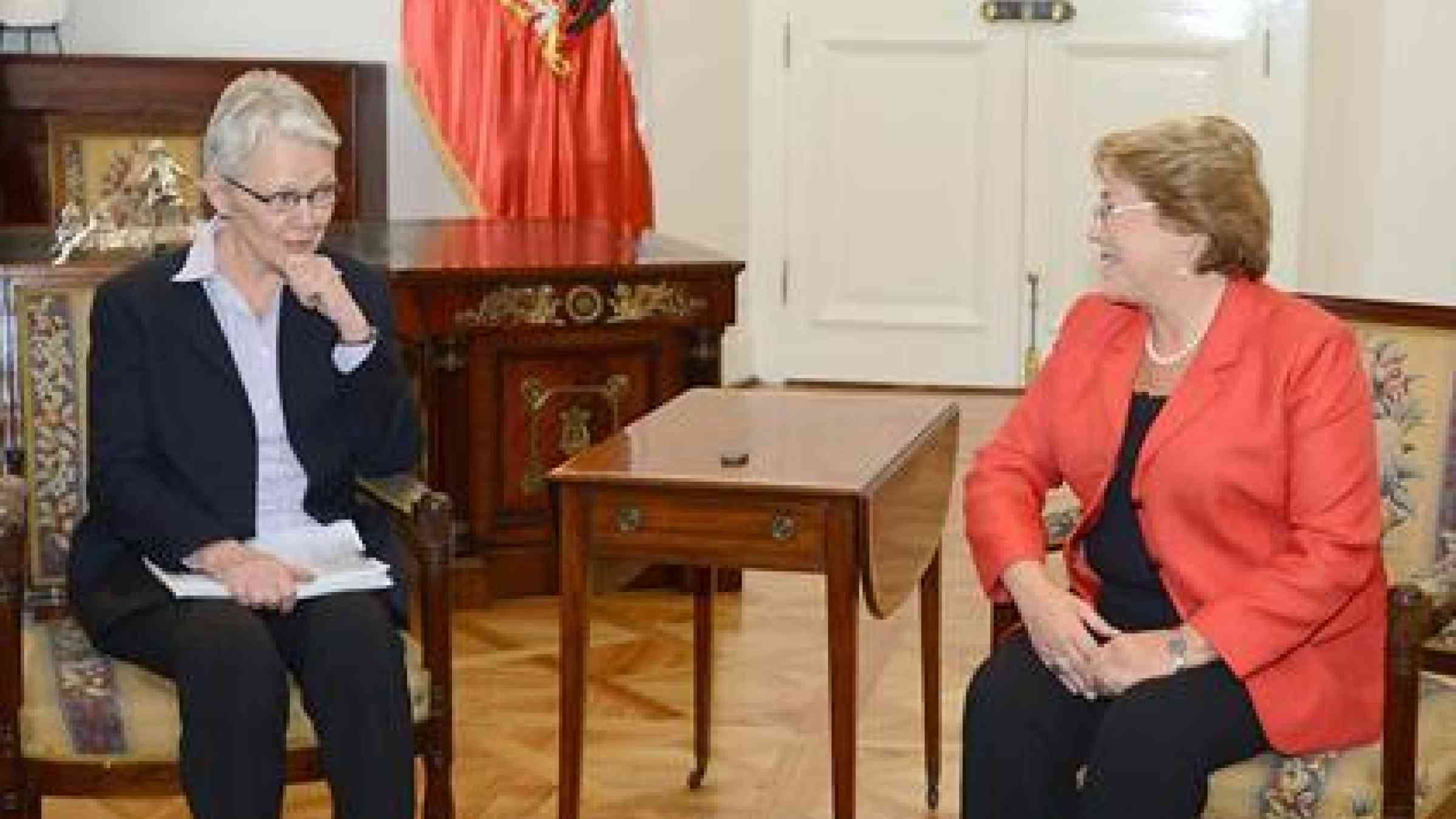 Margareta Wahlström, head of UNISDR, met with Michelle Bachelet, President of Chile, last year to discuss the country's disaster risk reduction efforts following two earthquakes (Photo: UNISDR)
