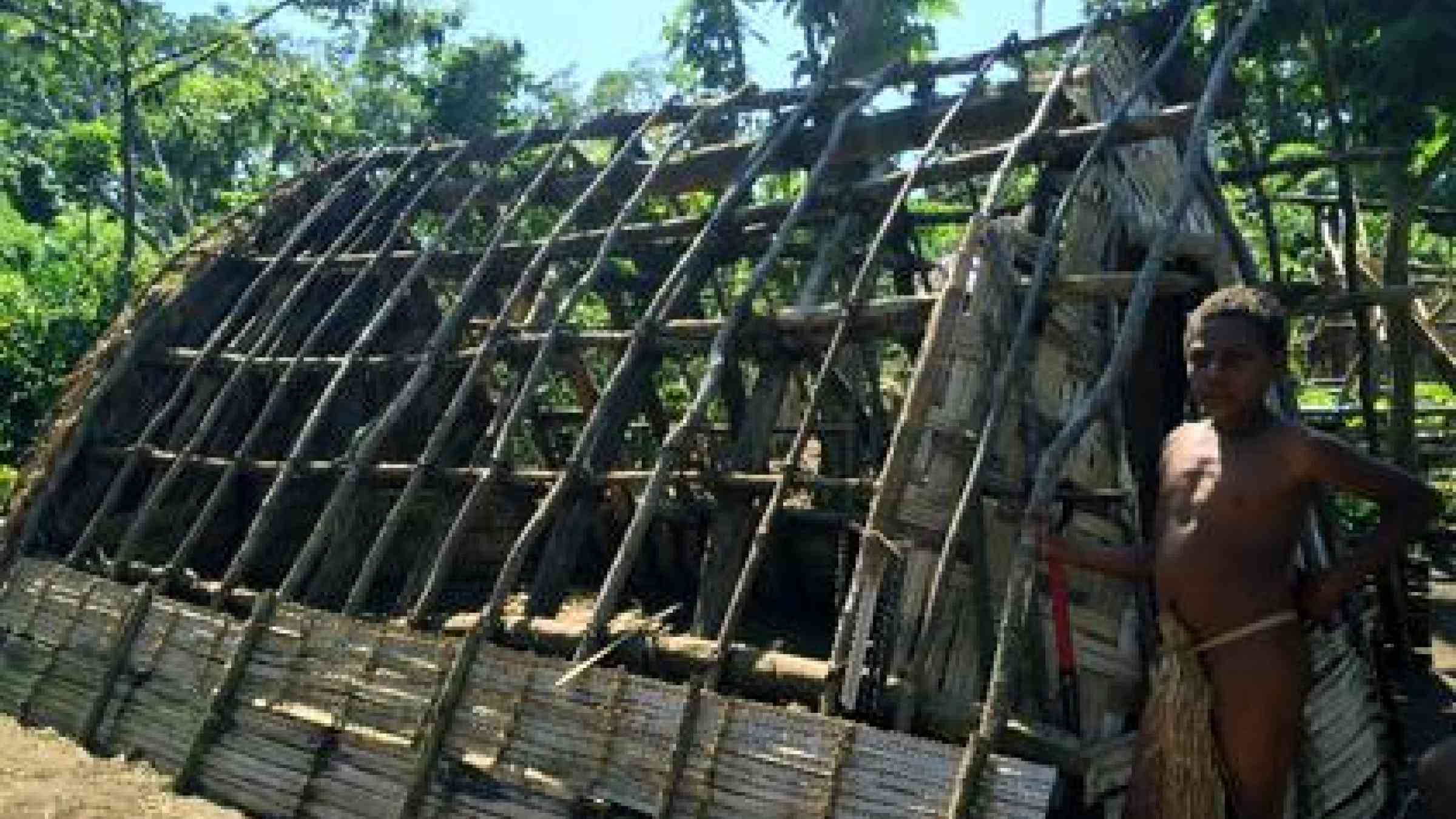 A traditional cyclone shelter under construction on Vanuatu which suffered severe economic losses following Cyclone Pam in March, 2015. (Photo: UNISDR)