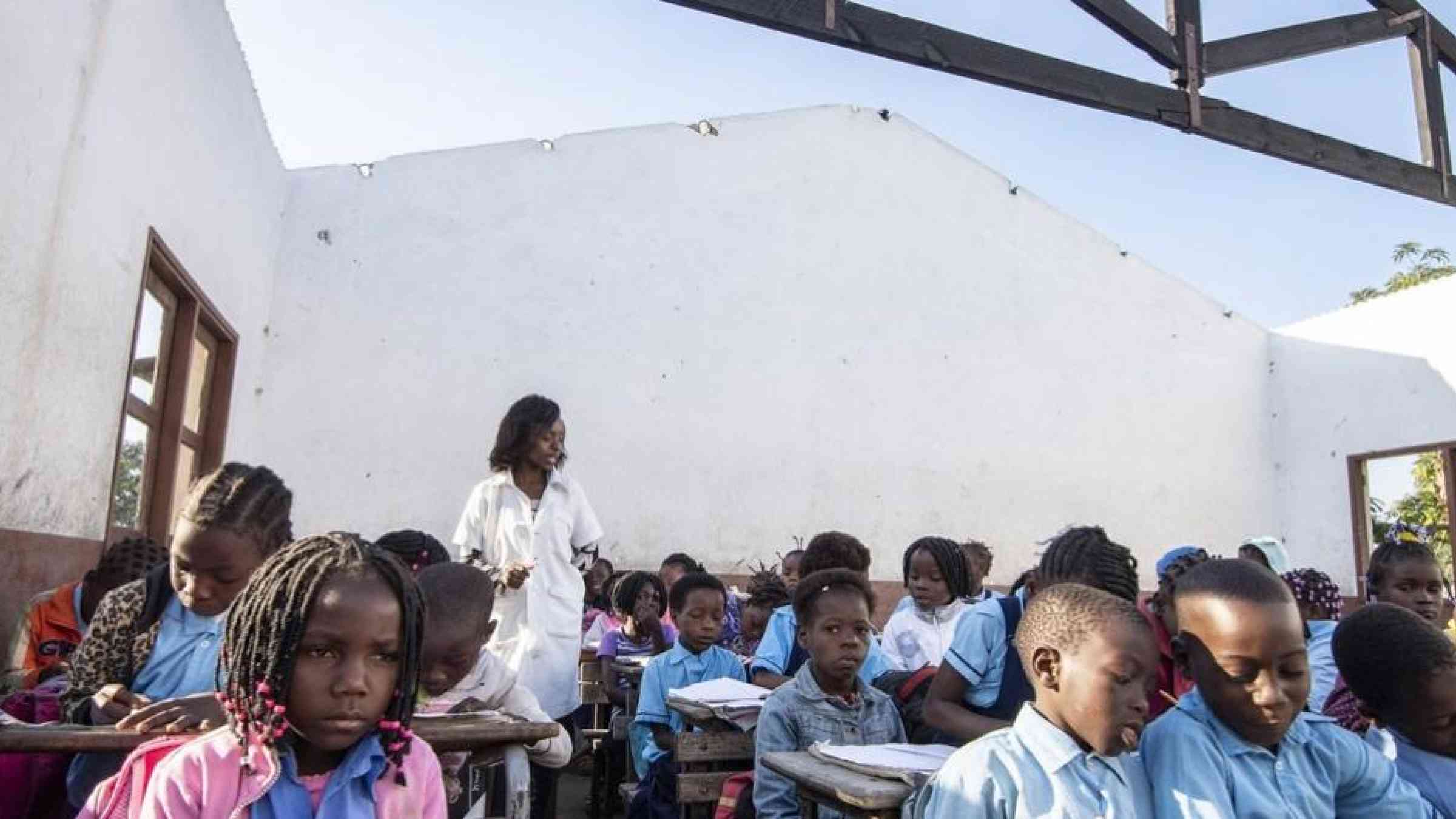 Classes continue in Beira after cyclone Idai in difficult conditions