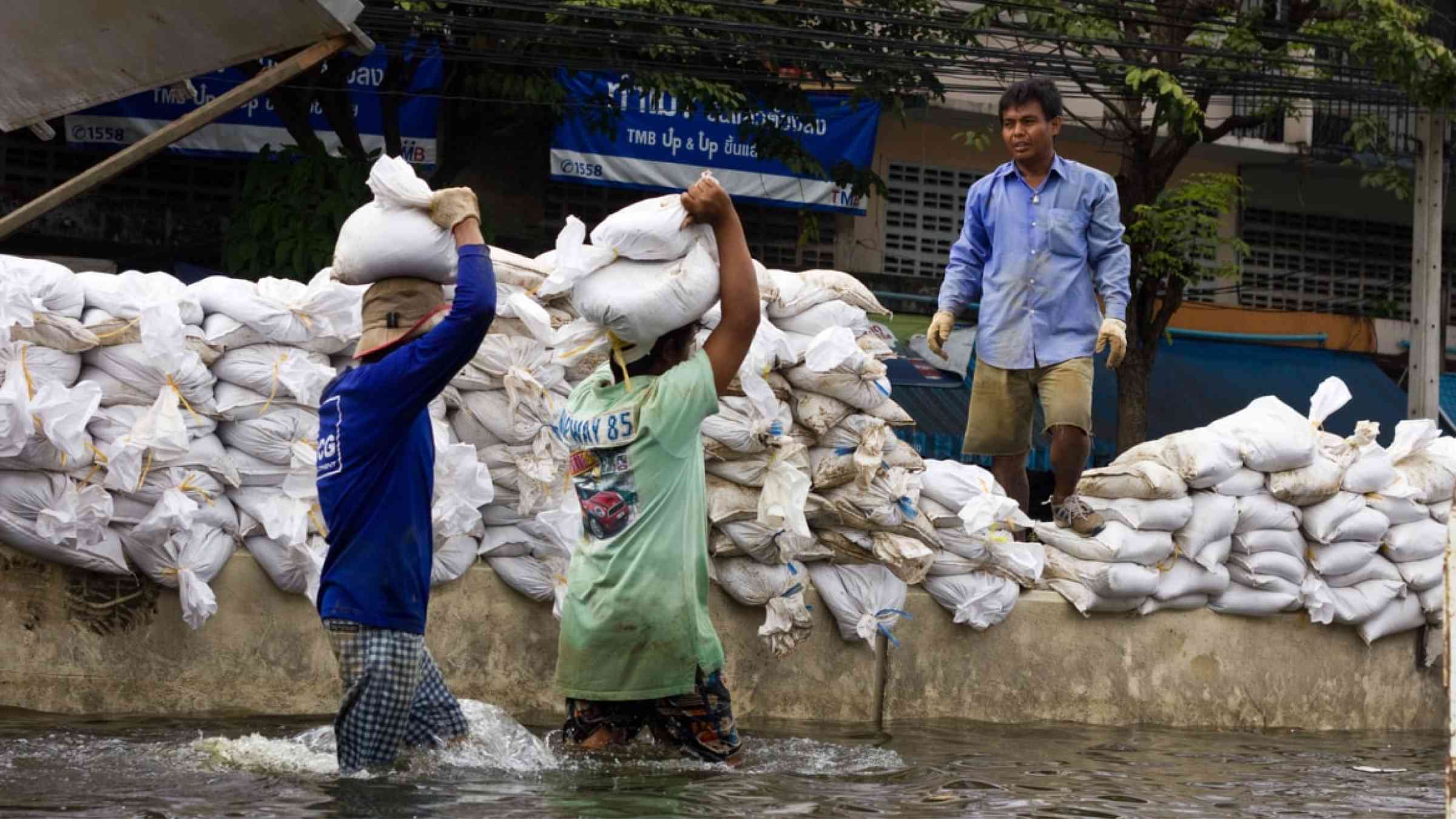 People bringing sandbags to prevent flooding in Bangkok, Thailand (2011)