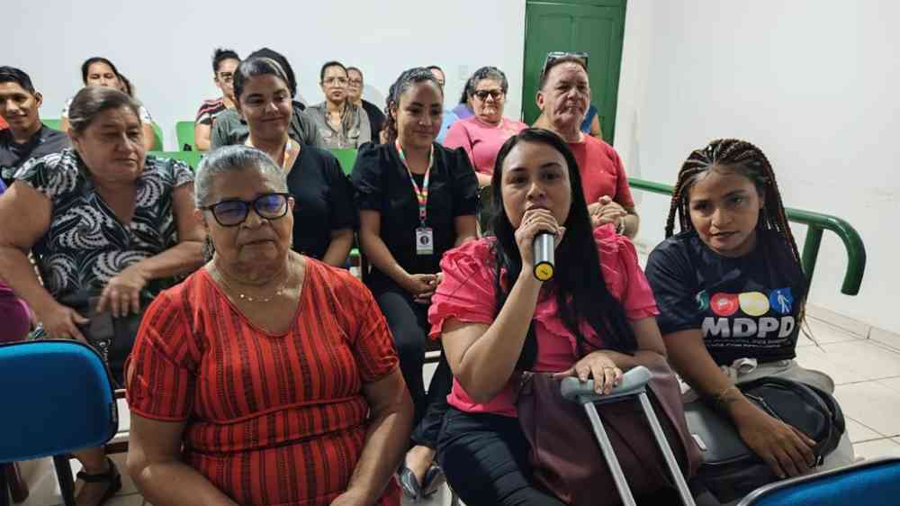Miembros del Comité Municipal de Barcarena para los Derechos de las Personas con Discapacidad participan en el taller organizado por la Alcaldía y UNDRR