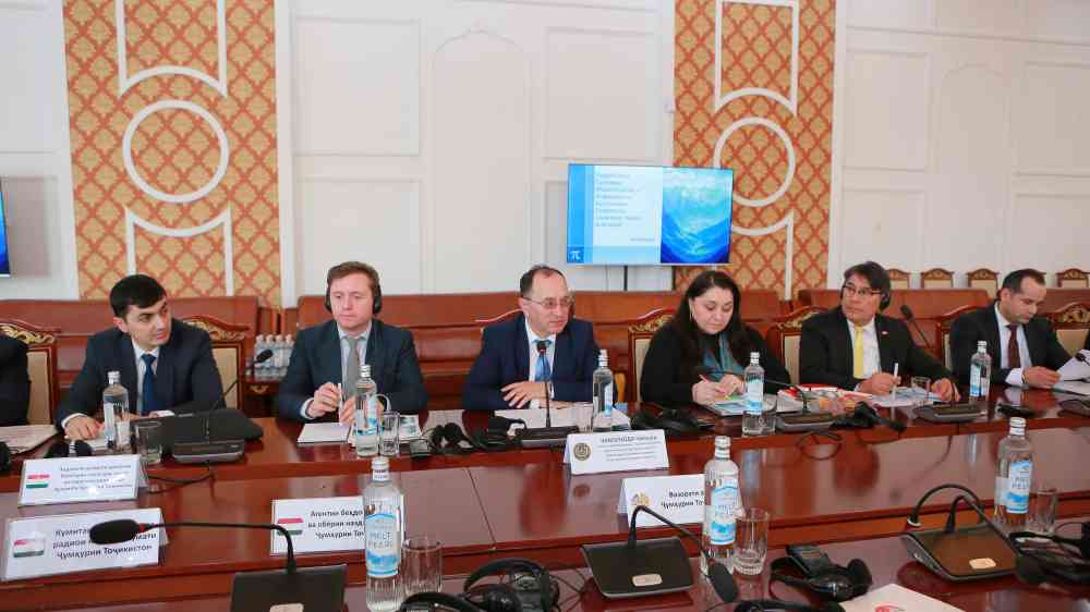 Participants are discussing the agenda during the meeting