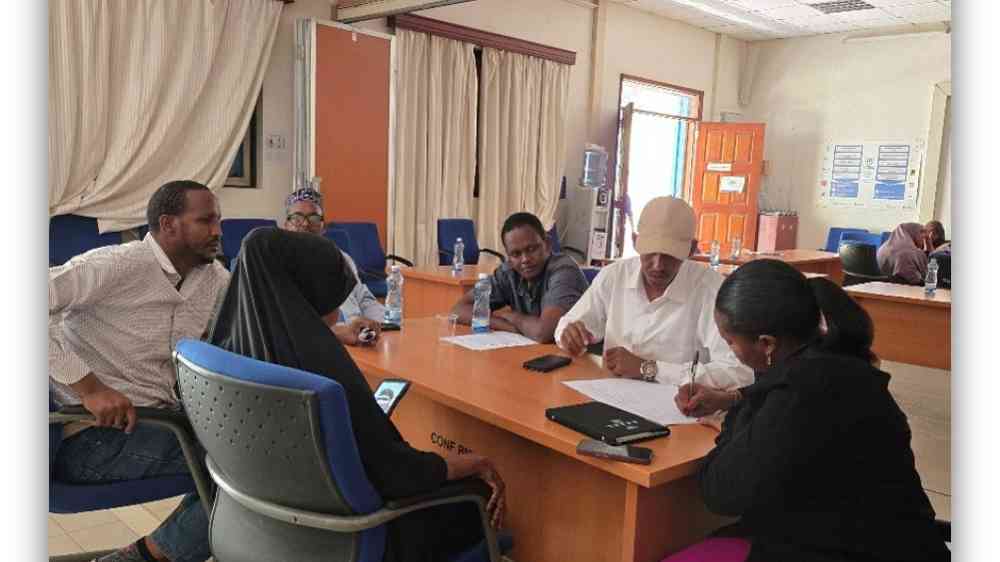 Dadaab participants having a discussion on disaster resilience.