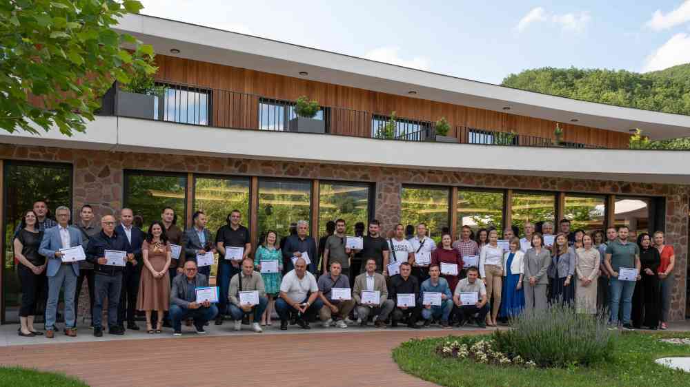 Group photo with the MCR2030 certificates