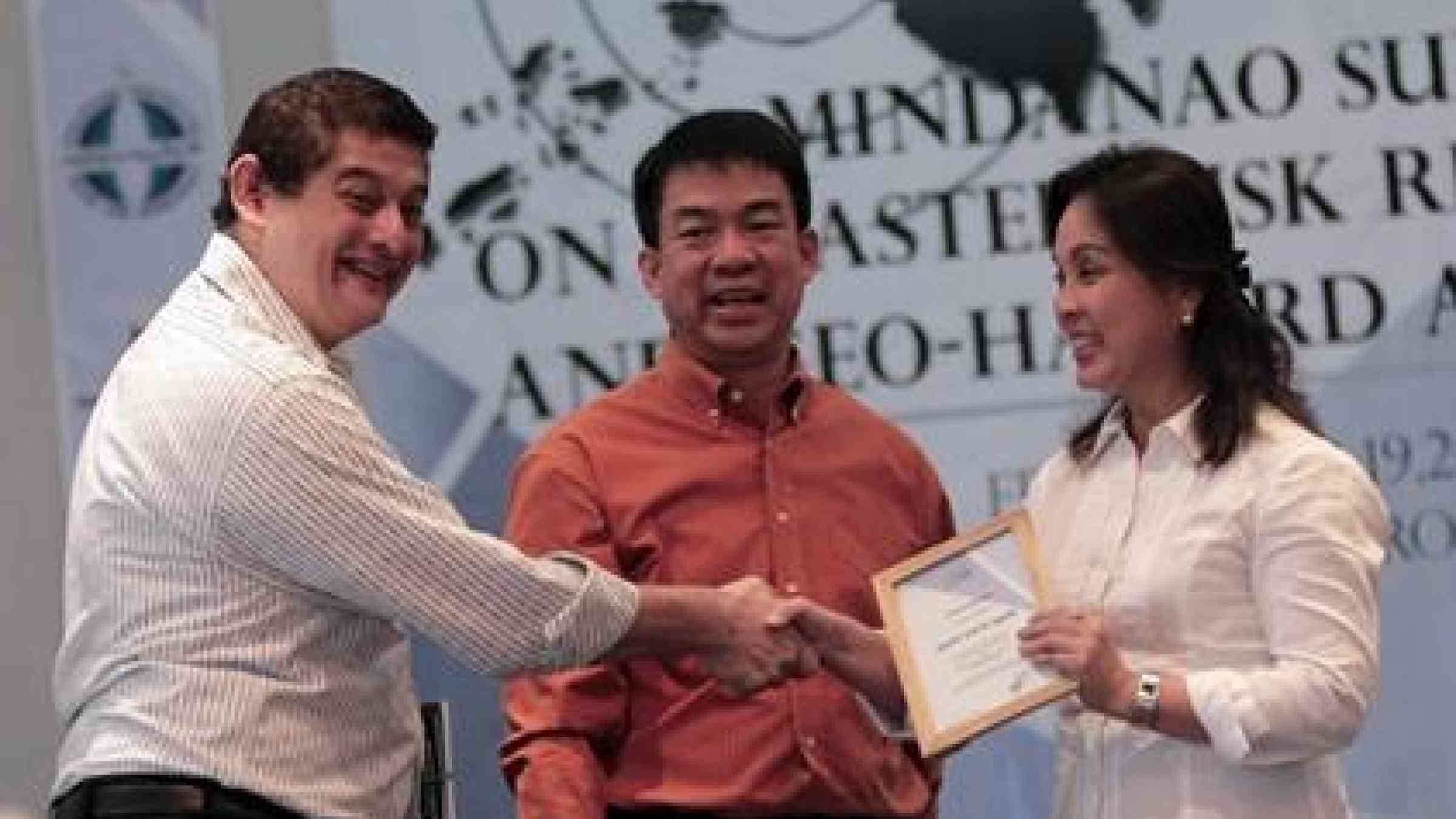 From left: Senators Aquilino Pimentel III, Teofisto Guingona III, and Loren Legarda, UNISDR's United Nations Champion for Disaster Risk Reduction and Climate Change Adaptation for Asia-Pacific (Photo: Joseph Vidal)