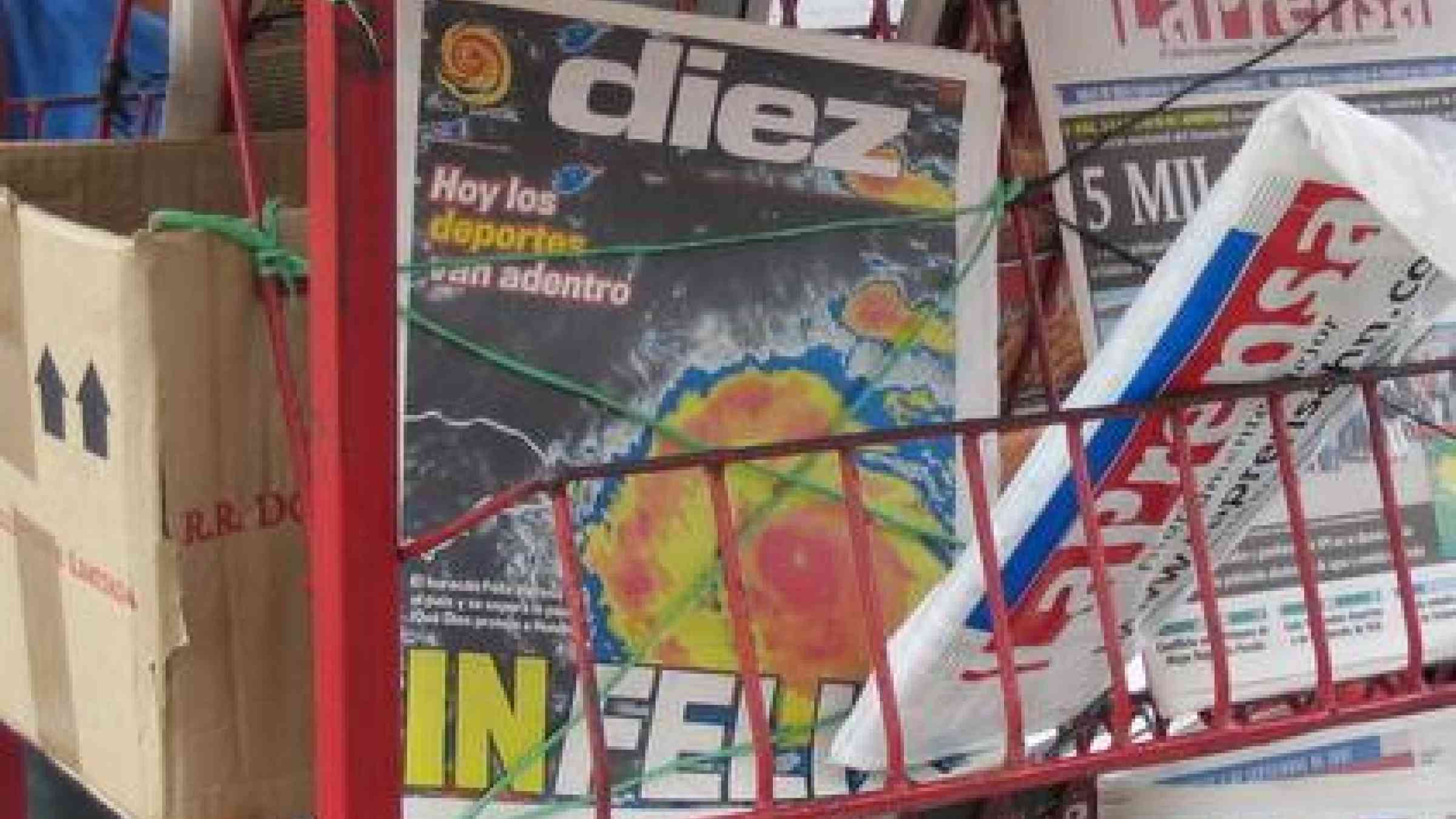 Honduras newspaper warning of Hurricane Felix in 2007.