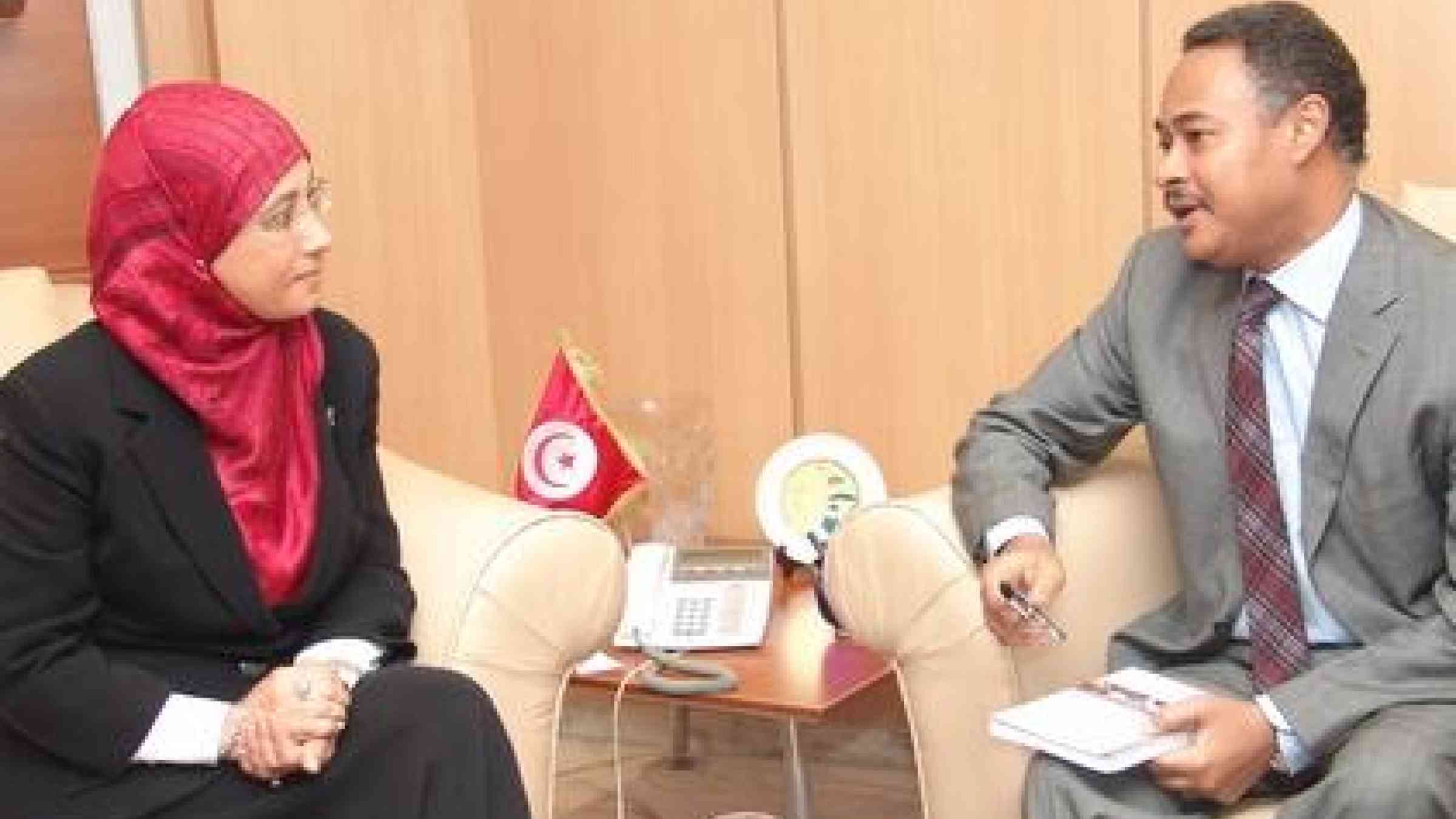 From left: Tunisia's Minister of Environment, Mamia Benna Zayani, and Amjad Abbashar, Head of UNISDR's Arab States regional office.