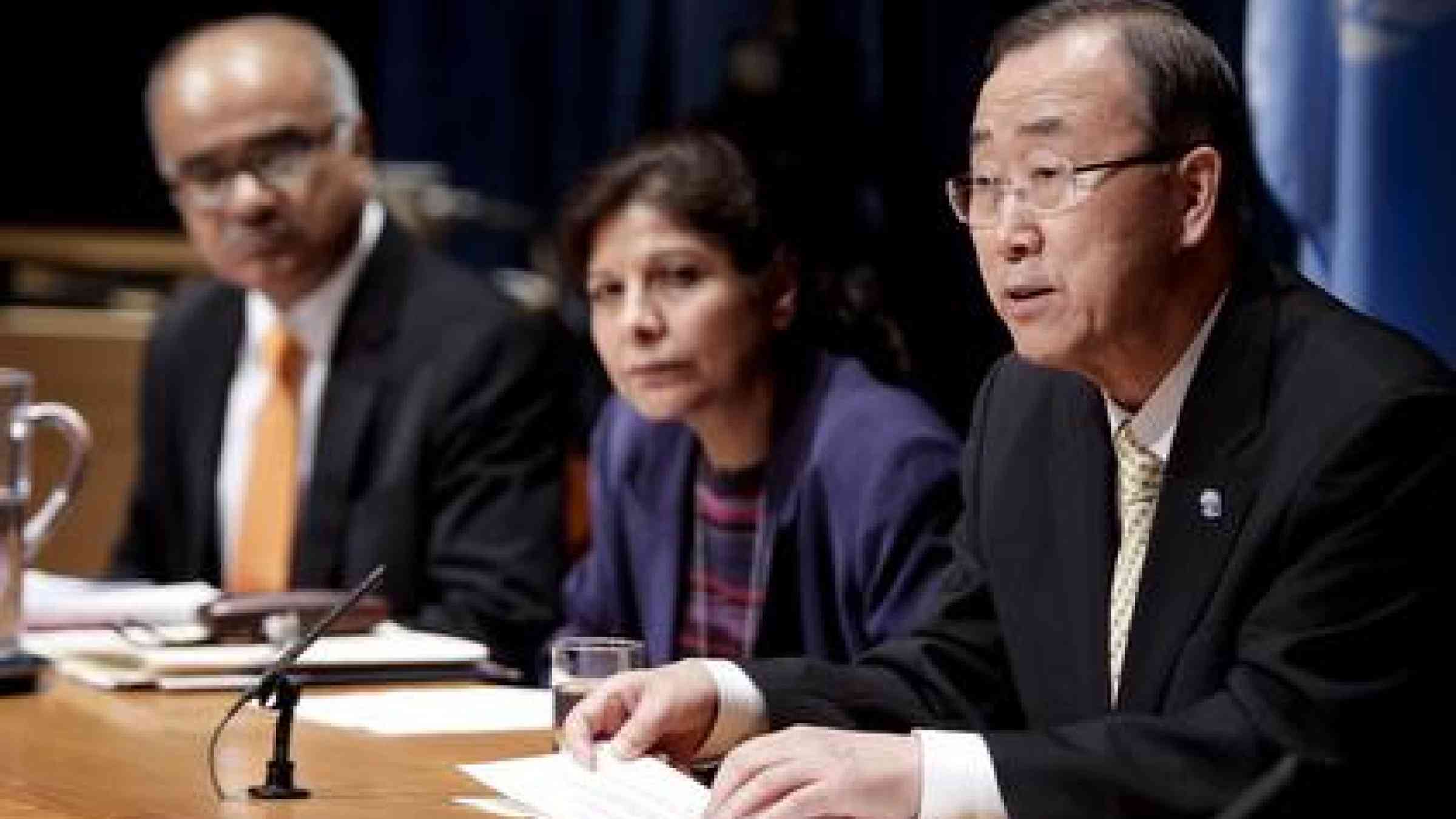 Secretary-General Ban Ki-moon (right) launches the 2012 MDG Gap Task Force Report.