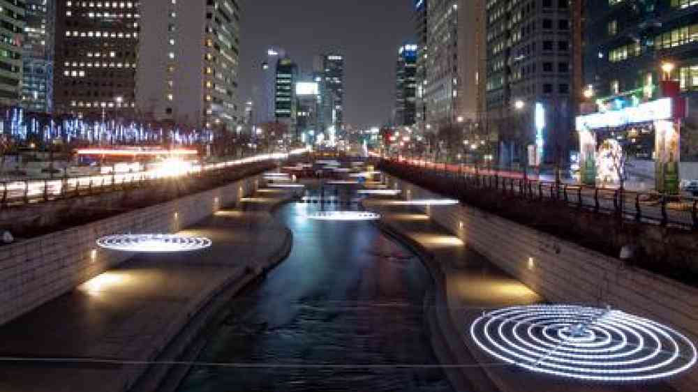 Along the promenade in Cheonggyecheon, Seoul