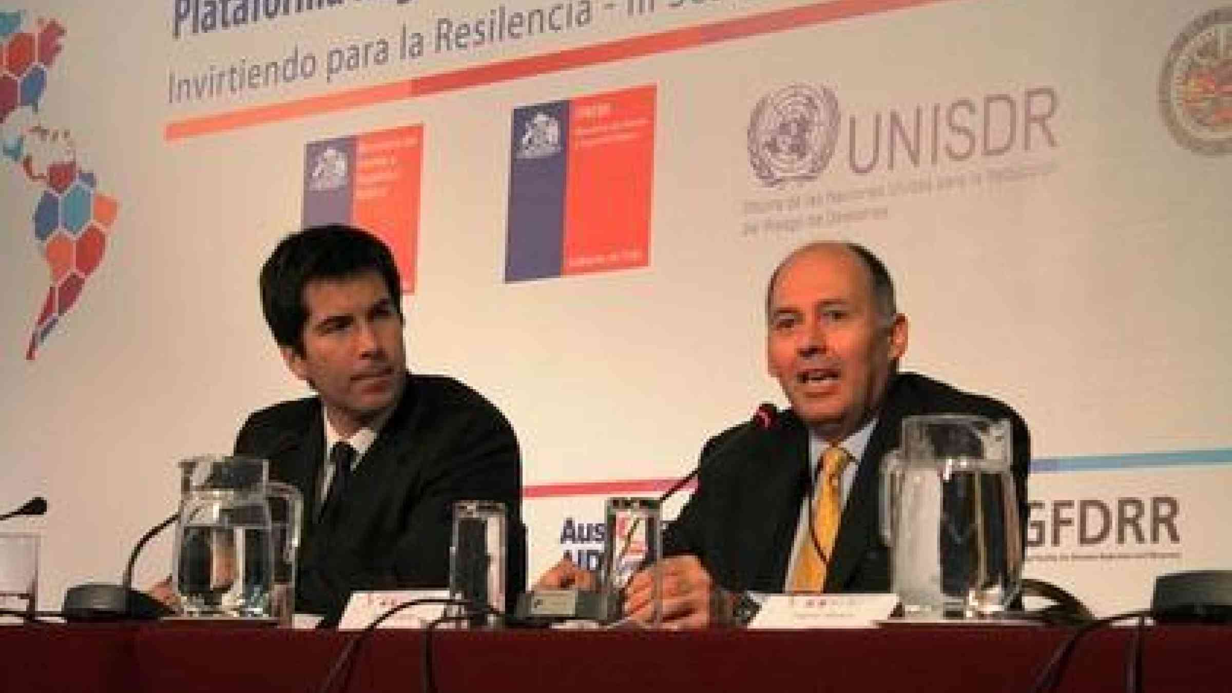 From left: Director of Chile's National Emergency Office of Ministry of the Interior and Public Security Benjamin Chacana and Head of UNISDR's Regional Office in the Americas Ricardo Mena at the closing of the 3rd Session of the Regional Platform for Disaster Risk Reduction in Santiago, Chile.