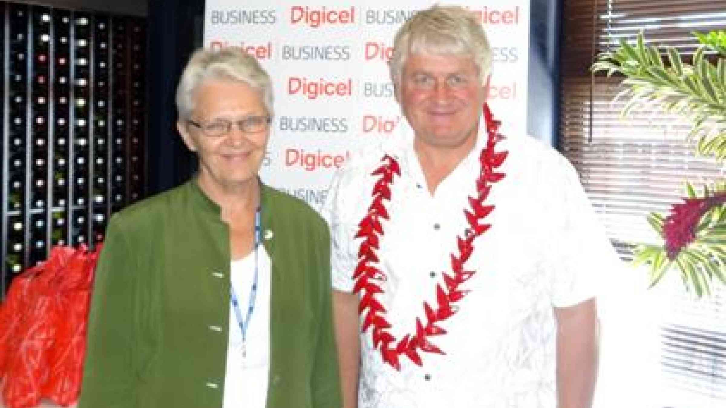 Margareta Wahlström, Head of UNISDR, with Digicel Chairman, Denis O'Brien, at the International Conference on SIDS in Samoa. (Photo: UNISDR)