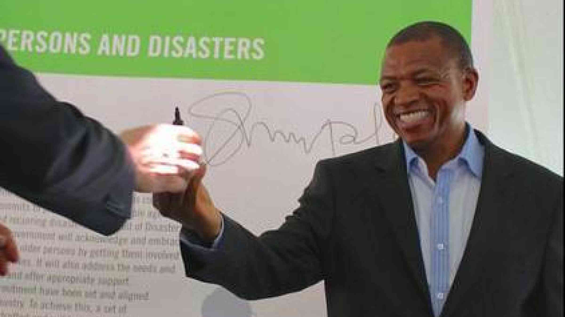 North West Premier, Supra Mahumapelo signing up to the pledge