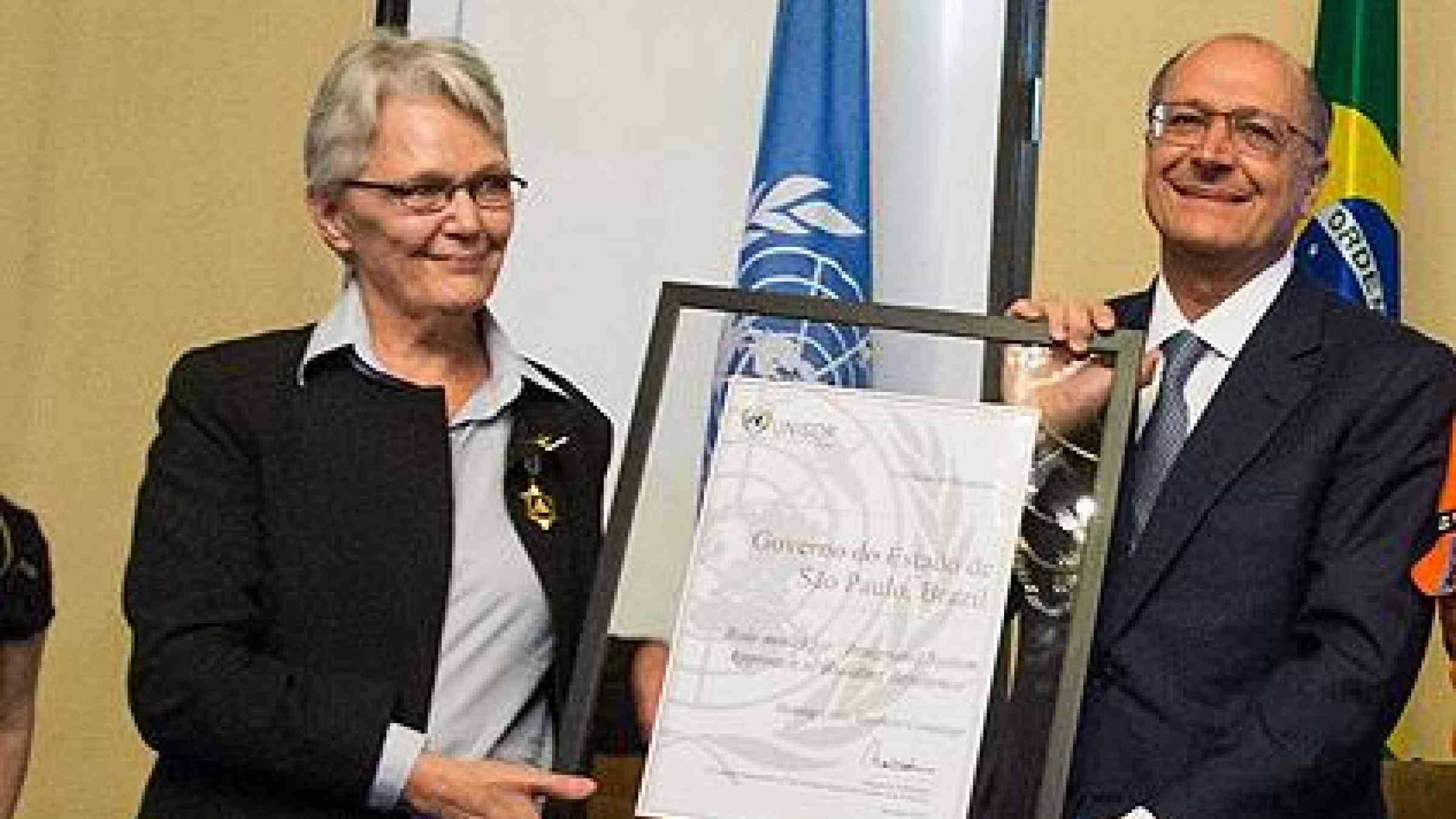 UNISDR Chief Margareta Wahlstrom and Sao Paulo State Governor Geraldo Alckmin at today's ceremony where the Sao Paulo was recognized as a role model in UNISDR's Making Cities Resilient Campaign. (Photo: Diogo Moreira)