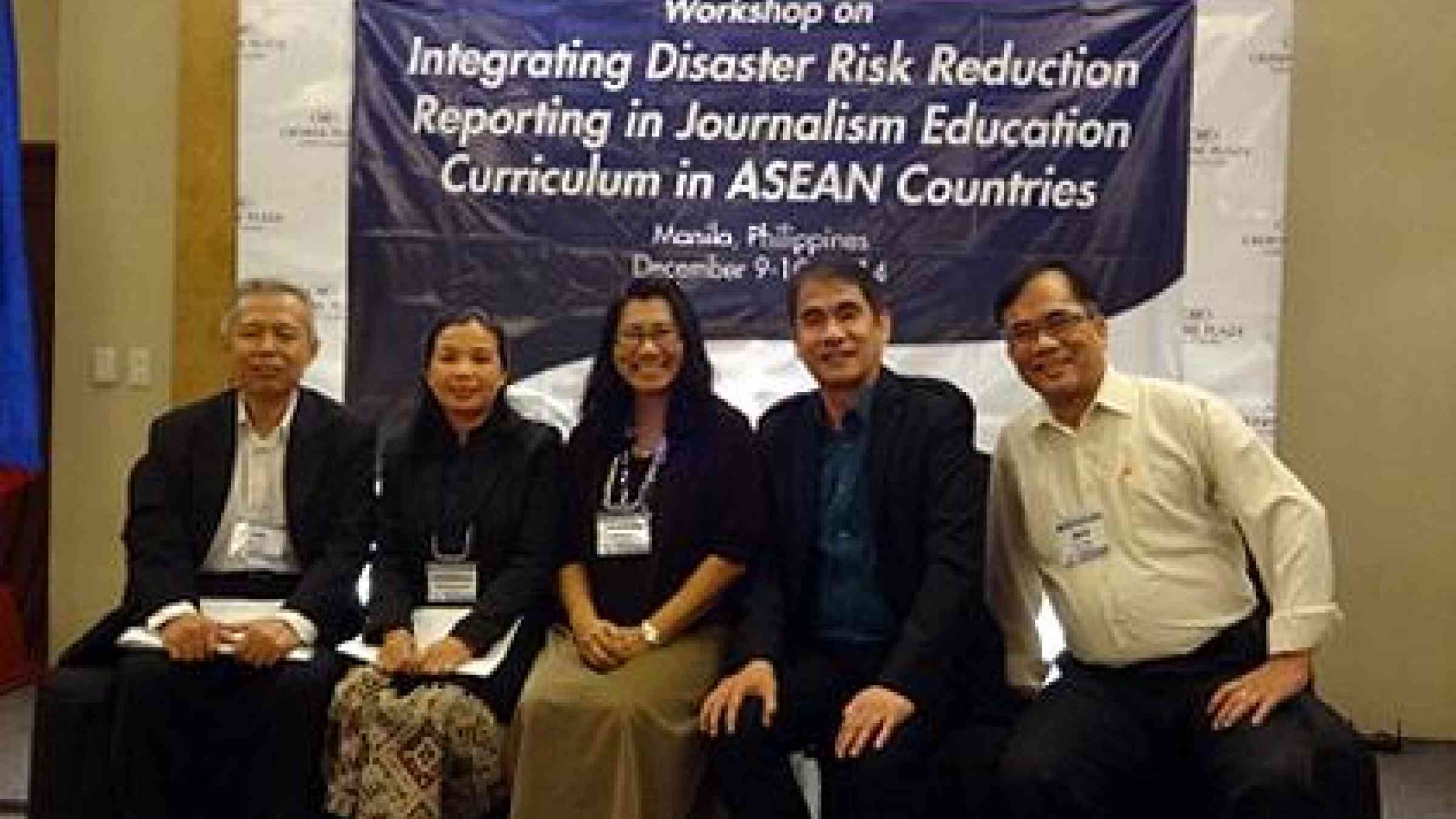 Attendants at the Manila workshop on integrating DRR into journalism education which concluded today: Zulkarimein Nasulton from Indonesia, Phensisanavong Hommala from Lao PR, Supaporn Phokaew from Thailand, Ramon Tuazon and Ben Domingo from the Philippines. (Photo: UNISDR)
