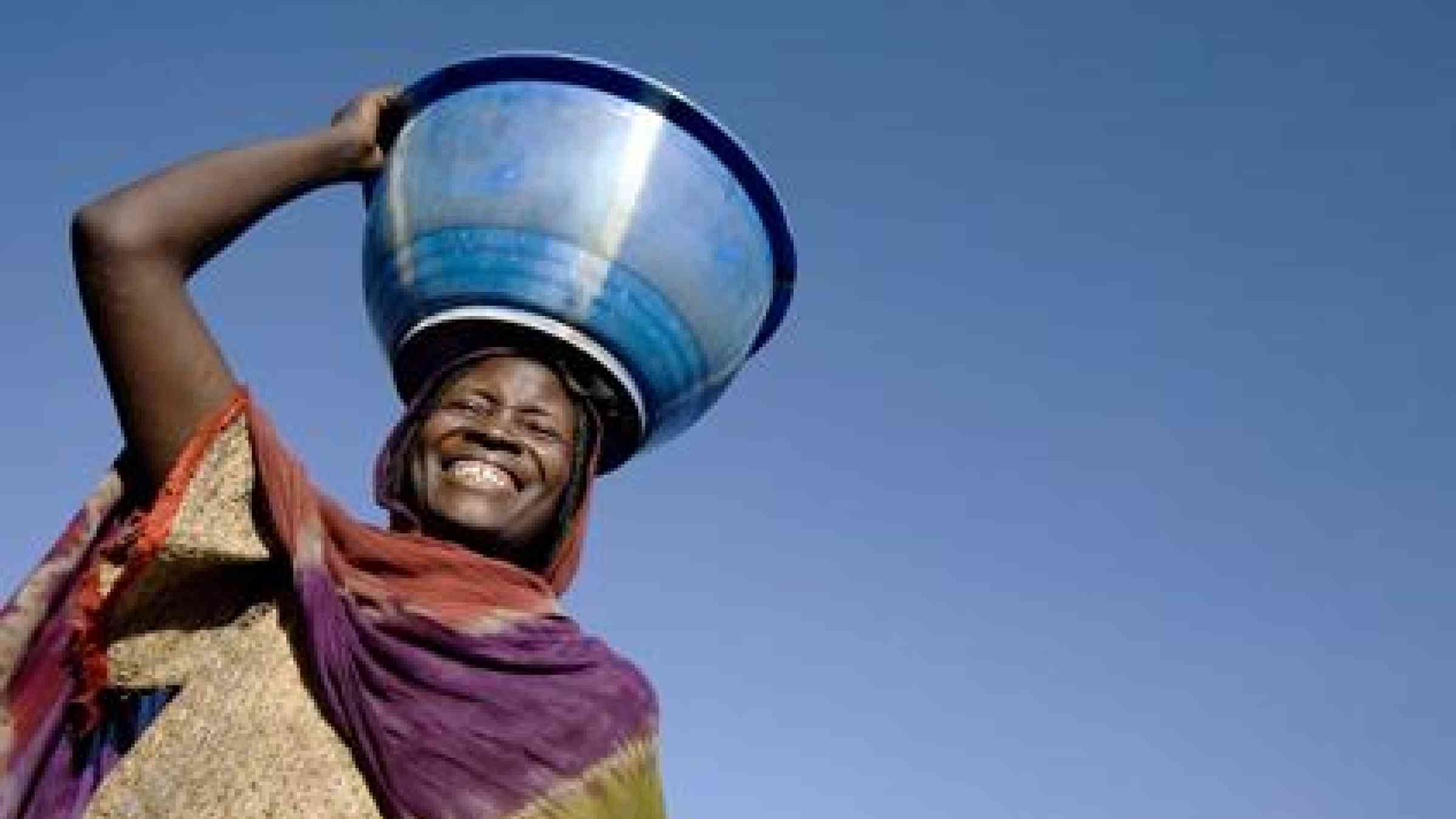 A woman carries water on her head at a settlement for displaced people in Goz Beida, eastern Chad. (Photo: Kate Holt/IRIN)