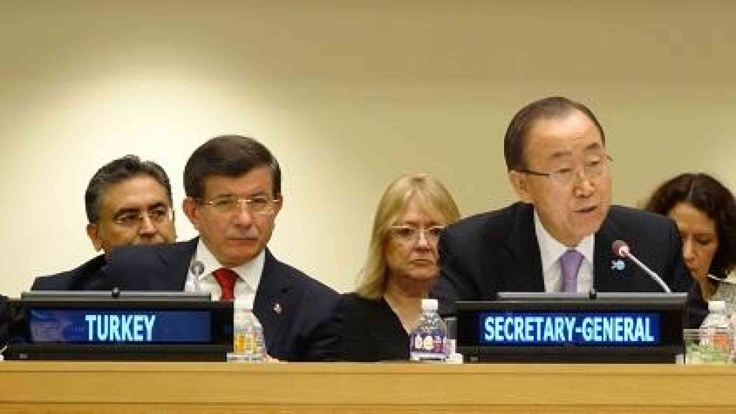 Host Ahmet Davutoglu, Prime Minister of Turkey, listens as UN Secretary-General Ban Ki-moon addresses the audience at the special event held during the UN General Assembly (Photo: UNISDR)
