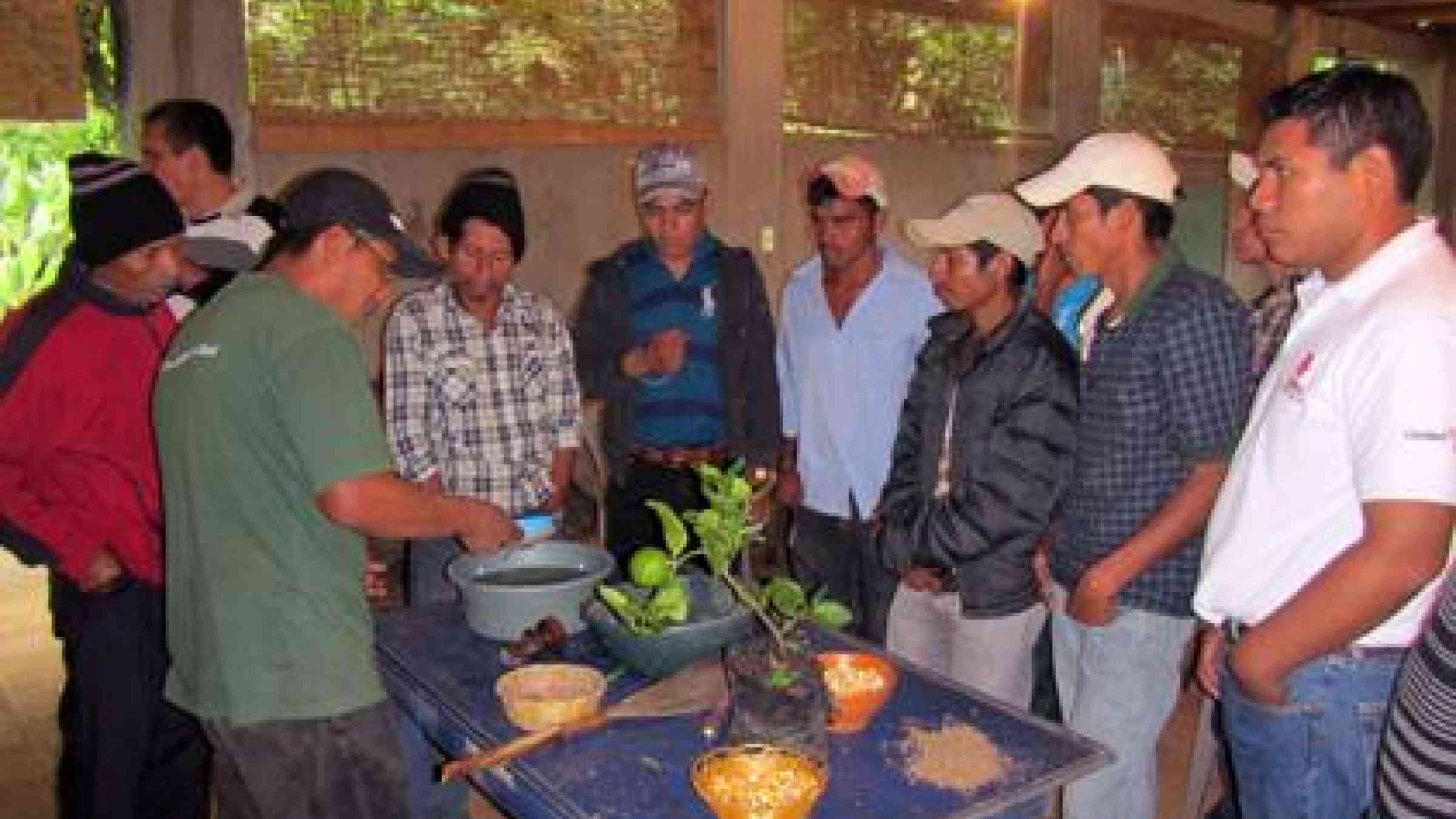 A gathering at the seek bank in El Solis, Guatemala. The community deploys local knowledge of biodiversity to reduce disaster risk and supports International Day for Disaster Reduction. (Photo: UNISDR)