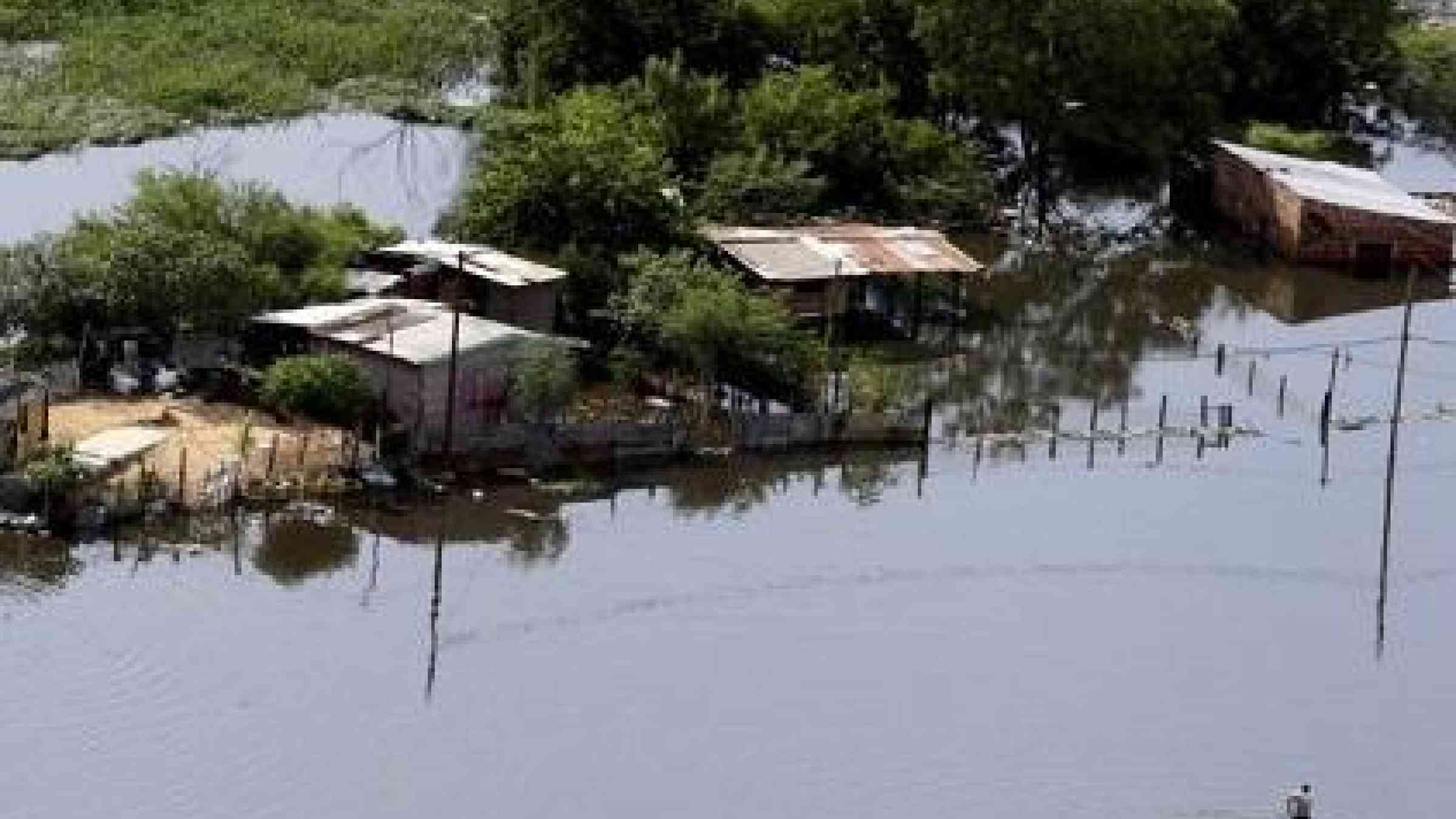 The River Paraguay has swollen to over 7.38 metres, forcing more than 49,000 families to evacuate (Photo: Diario Hoy)