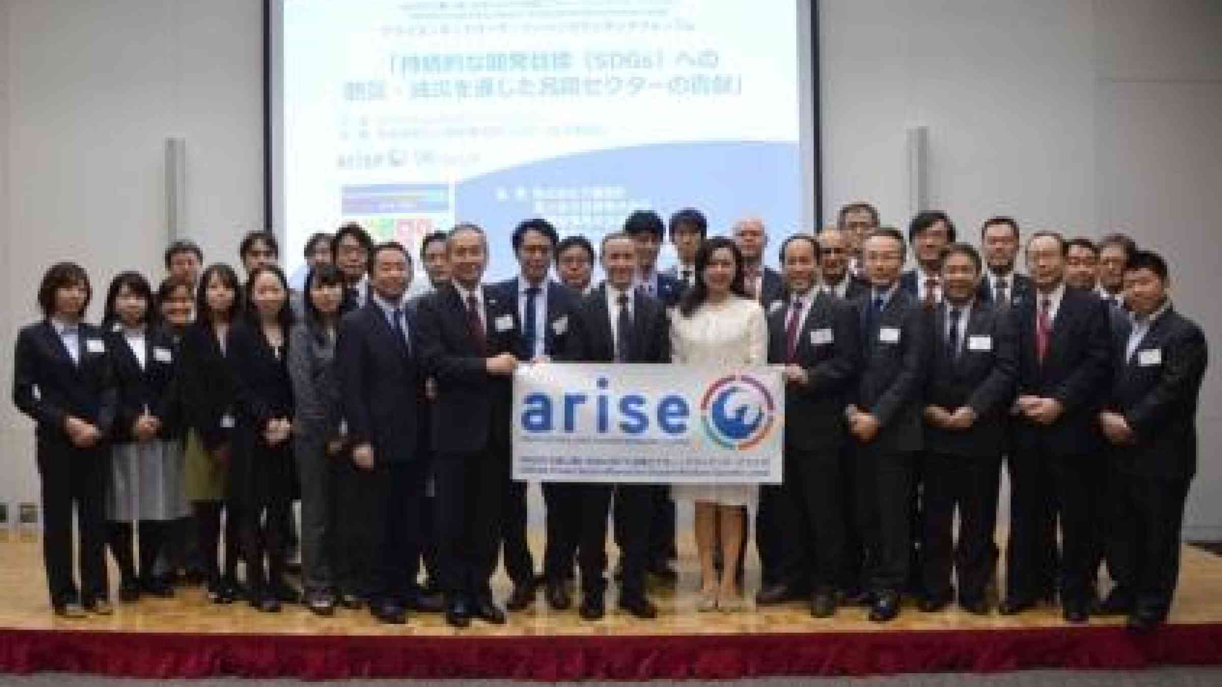 UNISDR Private Sector Alliance for Disaster Resilient Societies (ARISE) members in Japan pose for a photo with UNISDR’s head, Mr. Robert Glasser (Photo: UNISDR)