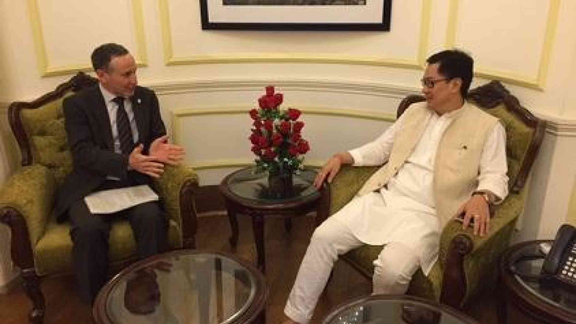 UNISDR Chief, Mr. Robert Glasser, and India's Minister of State for Home Affairs and UNISDR Champion for Disaster Risk Reduction, Mr. Kiren Rijiju discuss preparations for the AMCDRR last month in New Delhi