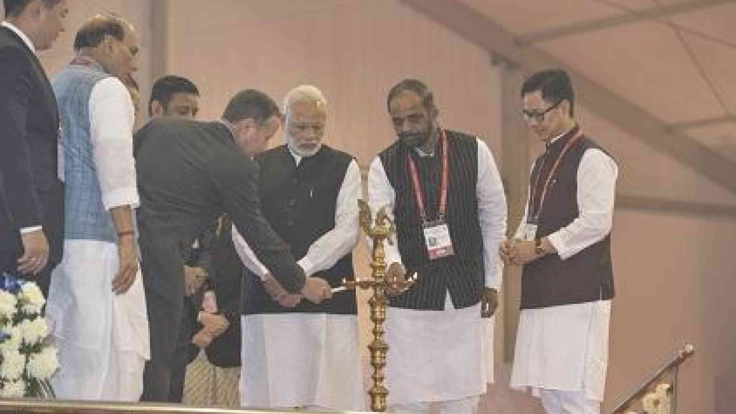 UNISDR Chief, Mr. Robert Glasser, lights the lamp today at the opening of the Asian Ministerial Conference on Disaster Risk Reduction in New Delhi, watched by the Indian Prime Minister, Mr. Narendra Modi, and colleagues (Photo: UNISDR)