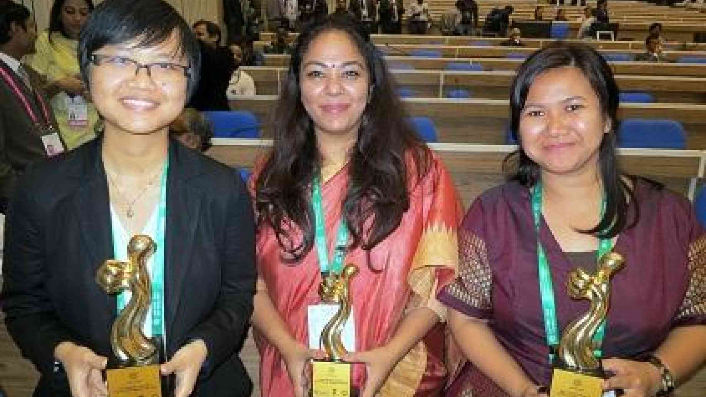 (From left) Ms.Dang Thuy Duong, Ms. Meghna Chawla and Ms. Kartika Juwita celebrate with their trophies after being declated the three winners in the DRR Short Film competition at the closing of the AMCDRR 20016 in New Delhi. (Photo: UNISDR)