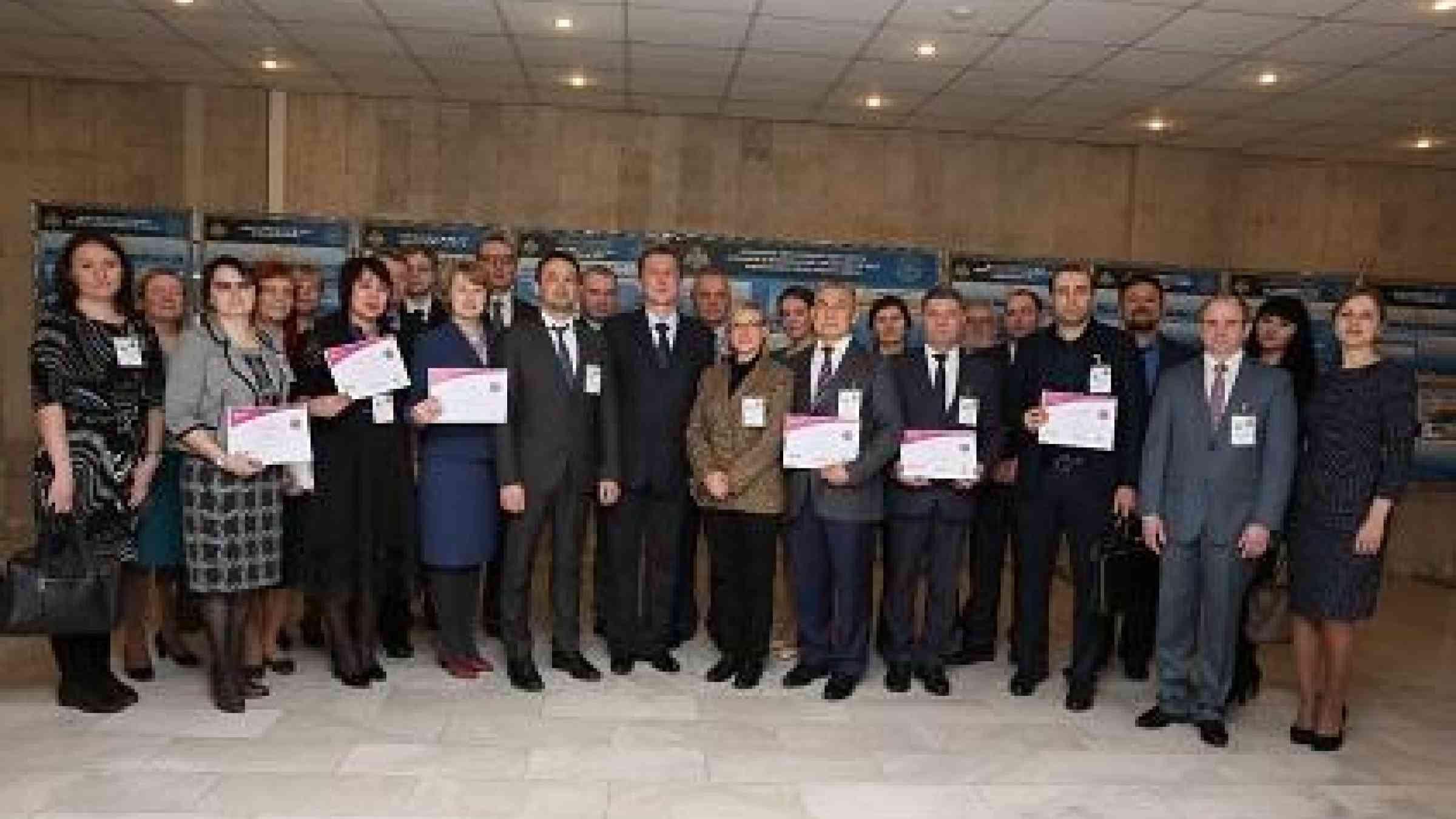 Representatives of the six Russian municipalities that have joined the Making Cities Resilient campaign display the certificates that they received at the event in Moscow (Photo: EMERCOM)