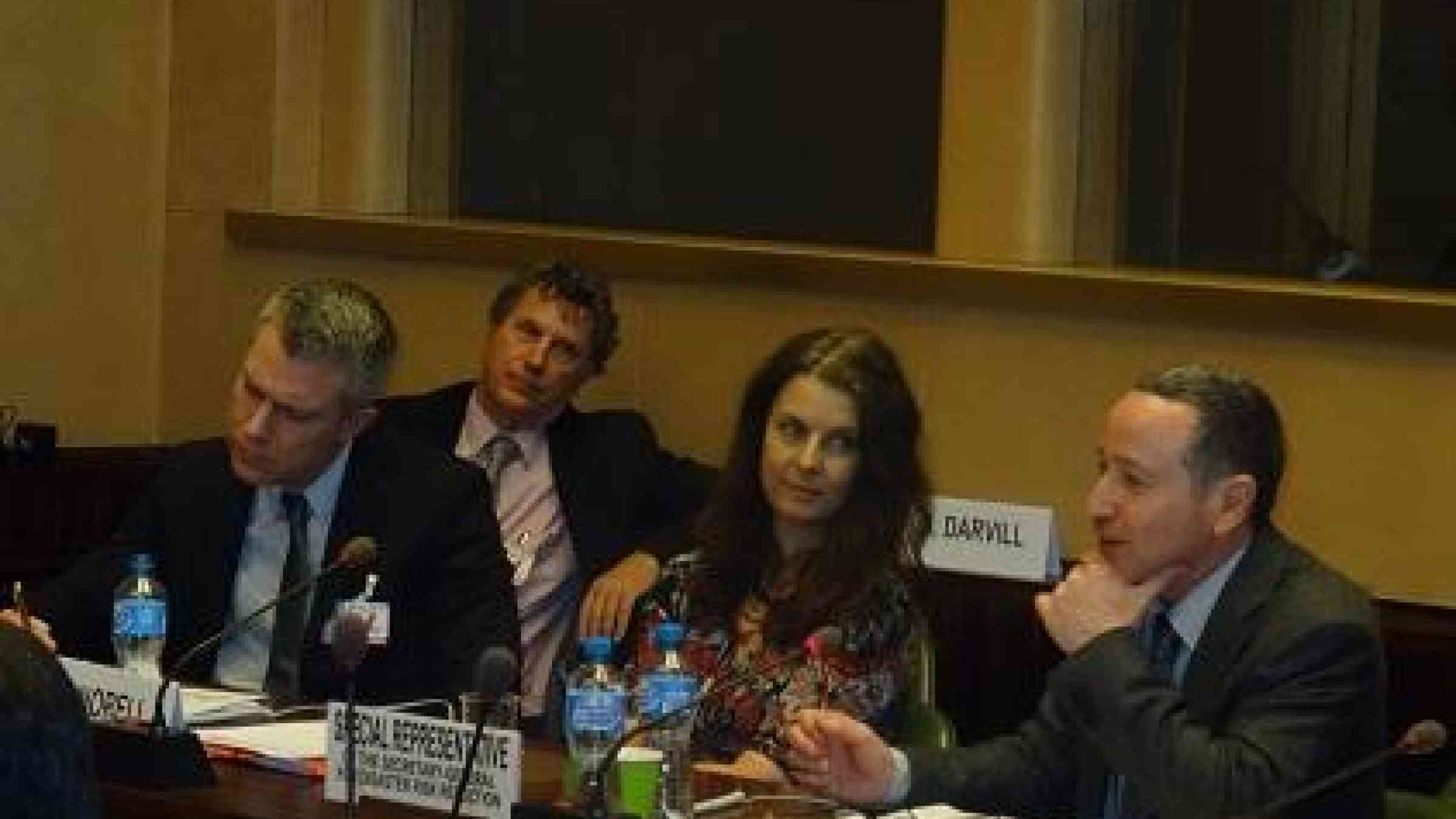 UNISDR head, Robert Glasser (right) in discussion with presenters at the April UNISDR Support Group Meeting, (from left) Benny Jansson, MSB-Sweden, Steve Darvill, Australian Government, and Petronella Norell, MSB-Sweden (Photo: UNISDR)