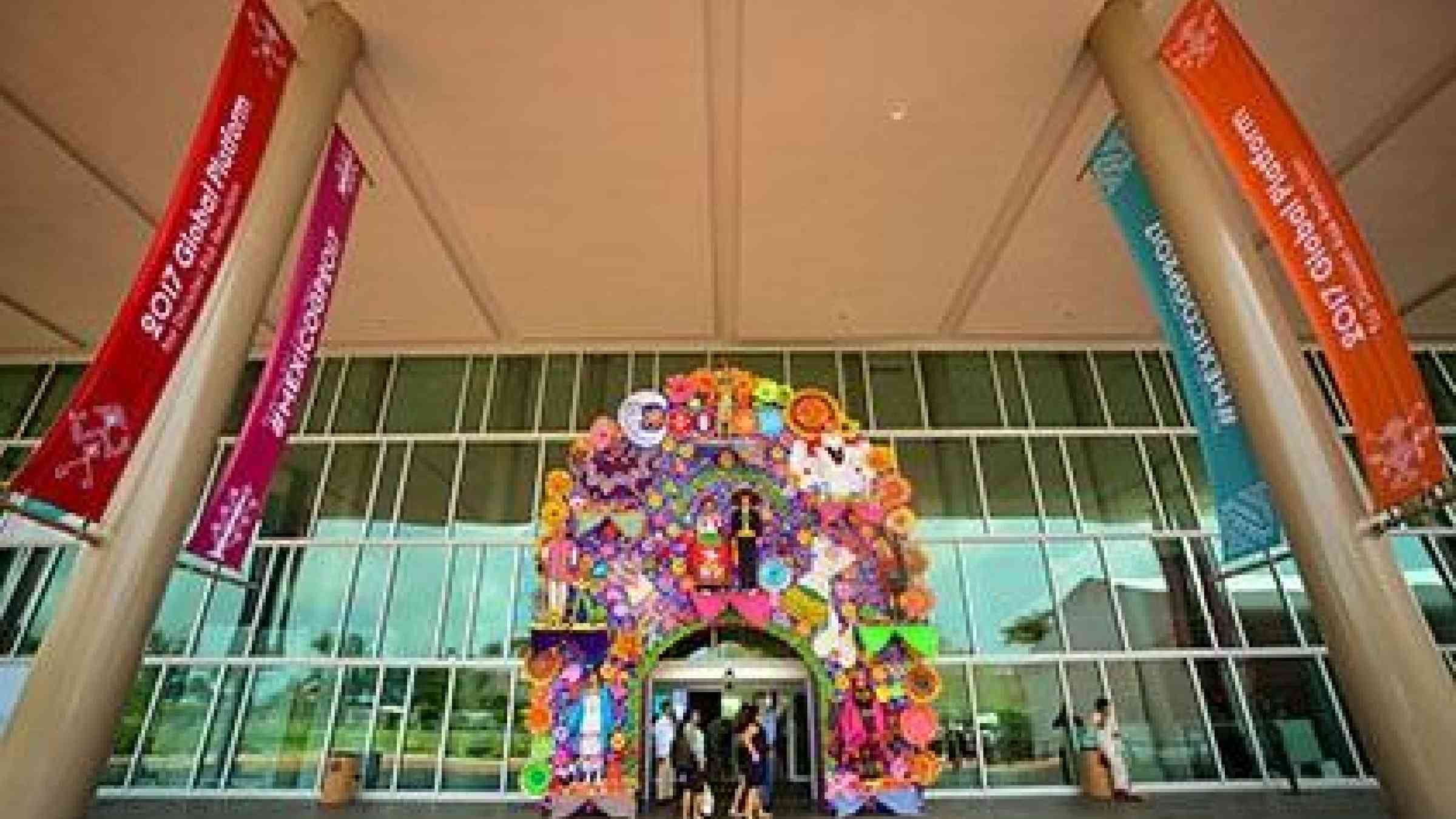 Traditional decorative panel outside the GP2017 conference centre in Cancun (photo: Jon Halty/UNISDR)