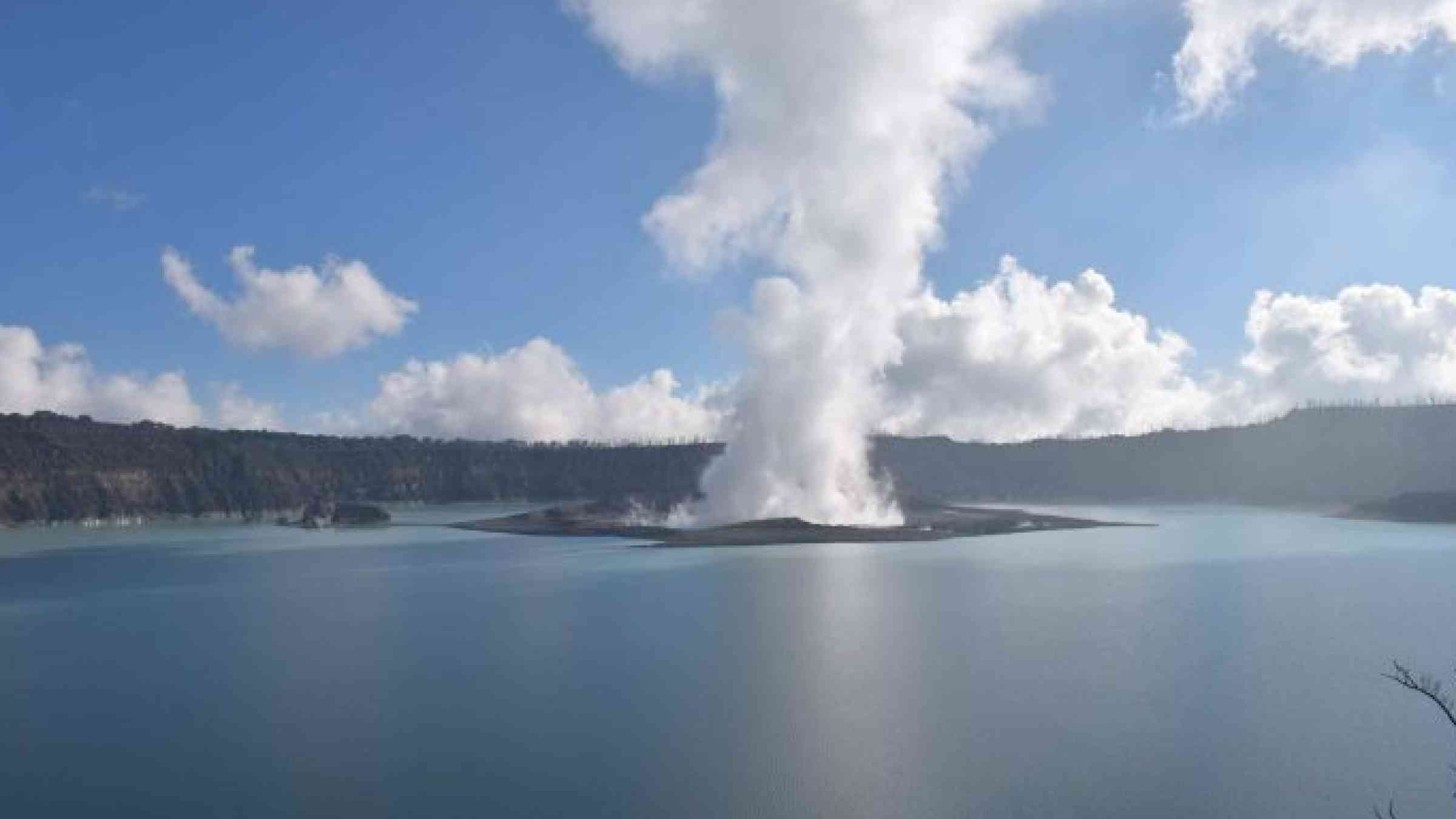 One of the issues which will be discussed at the week's Pacific Platform will be the timely evacuation of the population threatened by a volcanic eruption on Vanuatu.