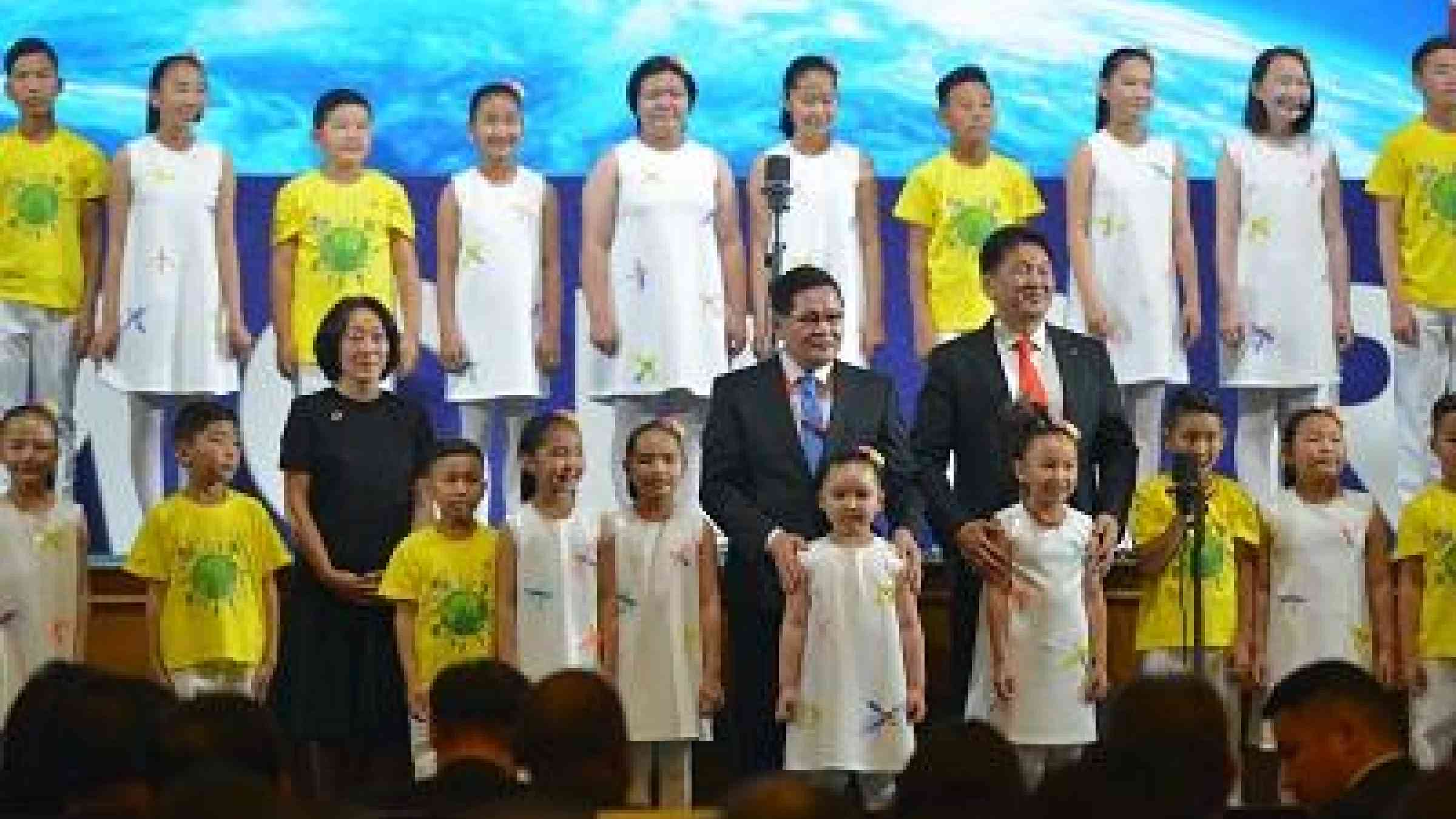 UNISDR head, Mami Mizutori, Deputy Prime Minister, Enkhtuvshin Ulziisaikhan, and Prime Minister, Khurelsukh Ukhnaa, on stage today with singing schoolchildren at the opening of the Asian Ministerial Conference on Disaser Risk Reduction (Photo: Tejas Patnaik, UNISDR)