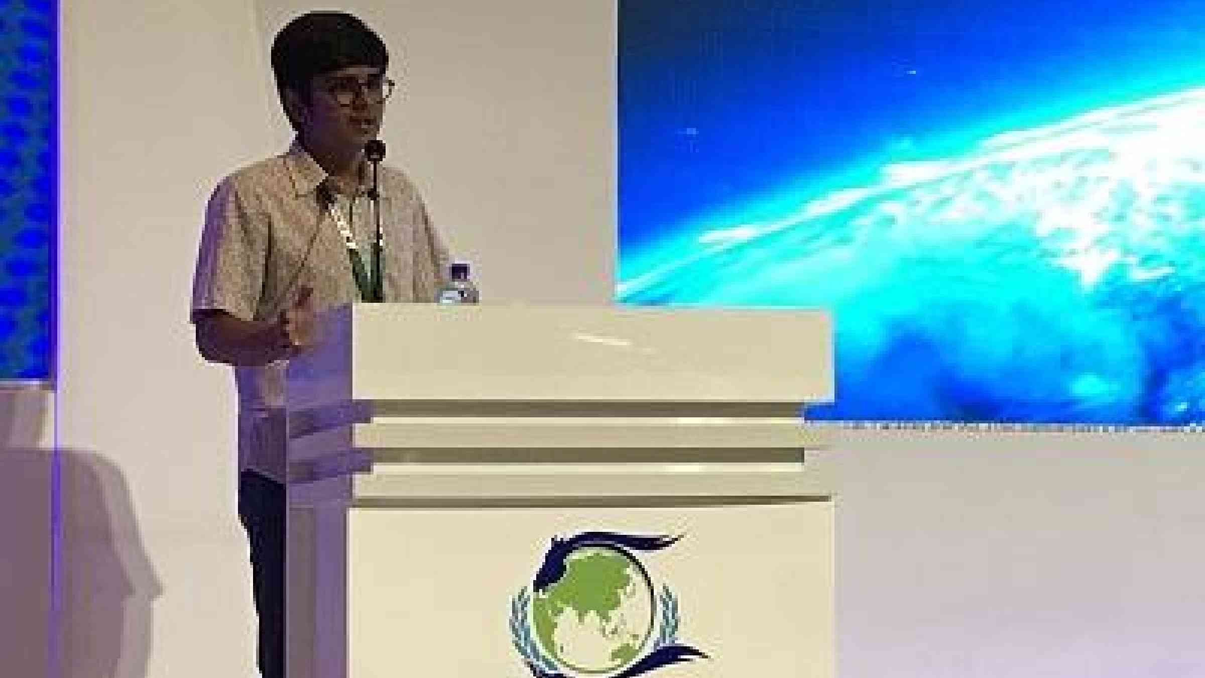 17-year-old Rameshwar Mihir Bhatt from India makes his acceptance speech at the AMCDRR2018 closing ceremony