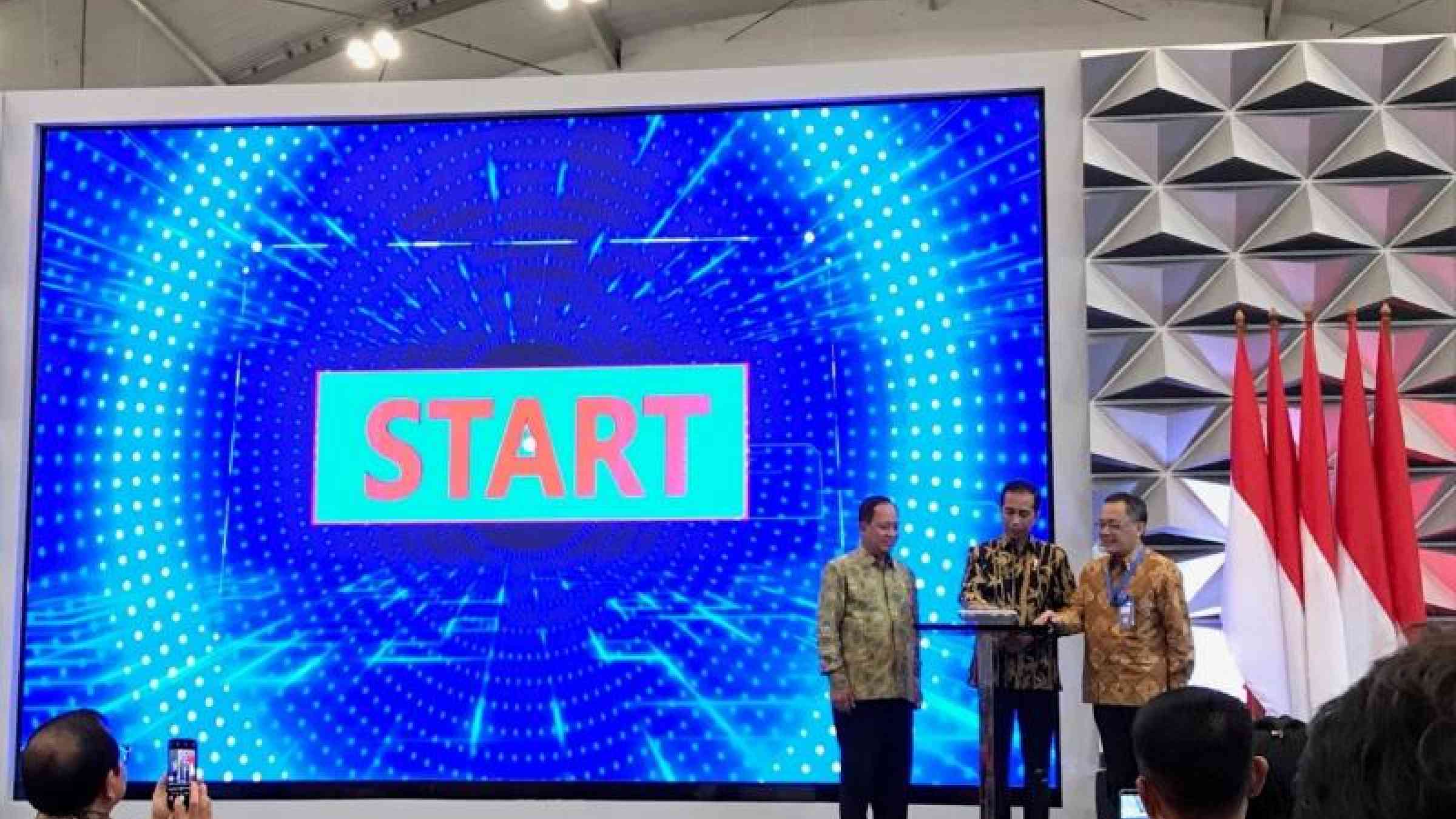 With a click, Indonesia’s President Joko “Jokowi” Widodo, opened the Science Expo on 1 November 2018. (Credit: @animesh00)