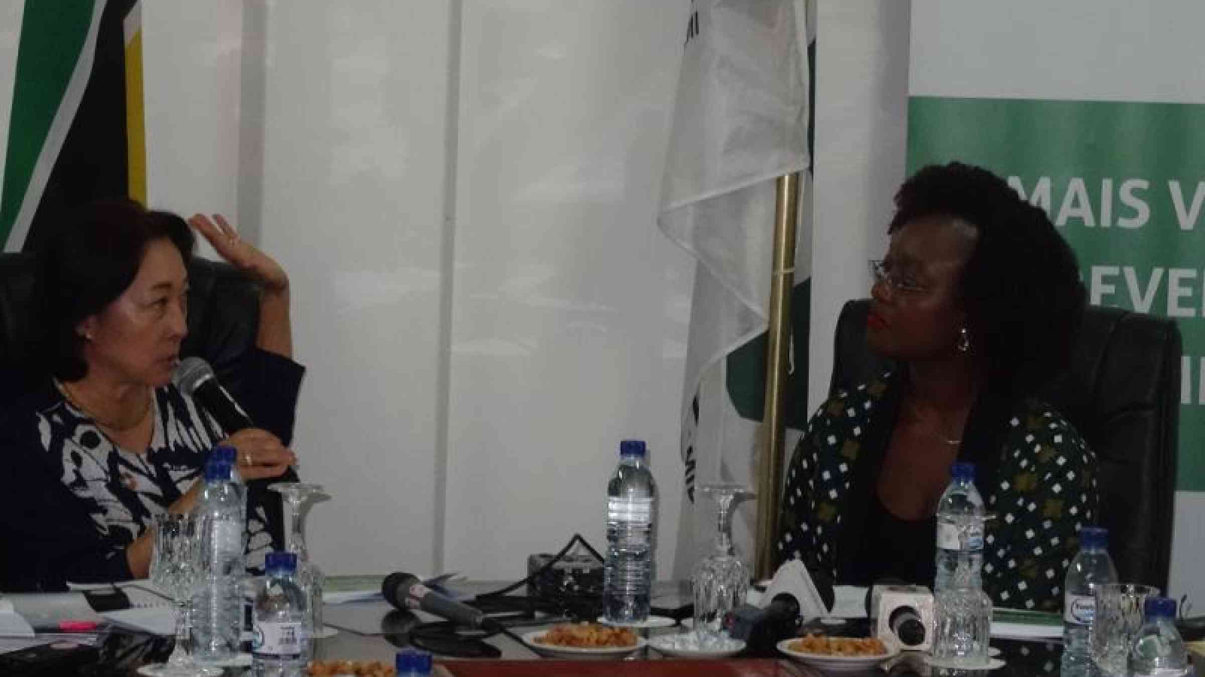 UNDRR chief, Mami Mizutori, with the head of Mozambique's disaster management agency, Augusta Maita, at a meeting of the country's National Platform for Disaster Risk Reduction