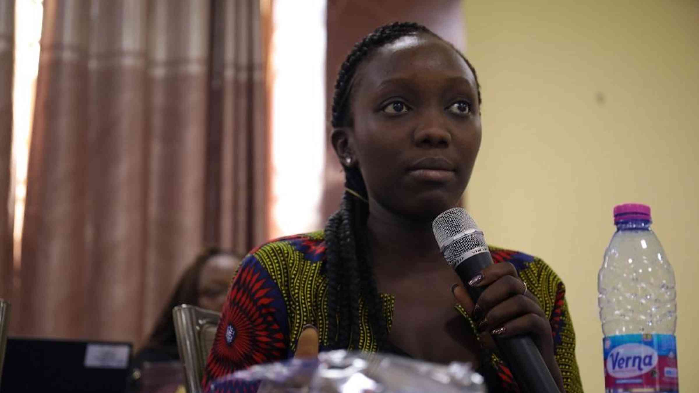Jainaba Sonku,  Programme Presenter for QTV, Gambia, speaking at the ECOWAS workshop (photo: Duncan Lukoye- DIRAJ Multimedia Centre)